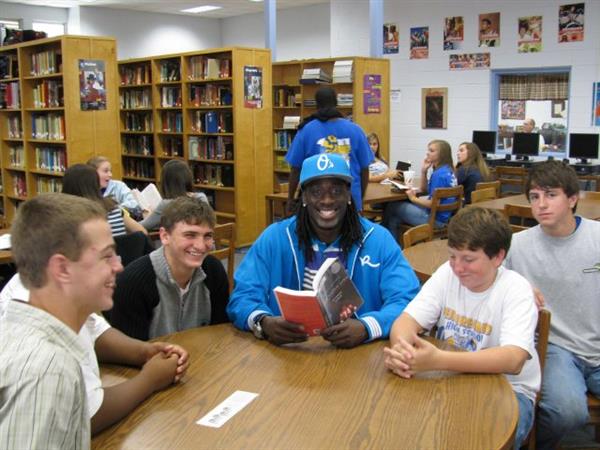 Lardarius Webb Encouraging Kids to Read 